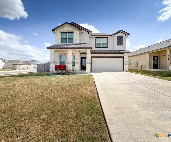 2072 Adeline Way, New Braunfels, TX 78130 (5 beds, 4 baths, 3,400 sqft)