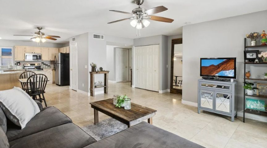 220 N 22nd Pl UNIT 1011, Mesa, AZ 85213(2 beds, 2 baths, 1,155 sqft)