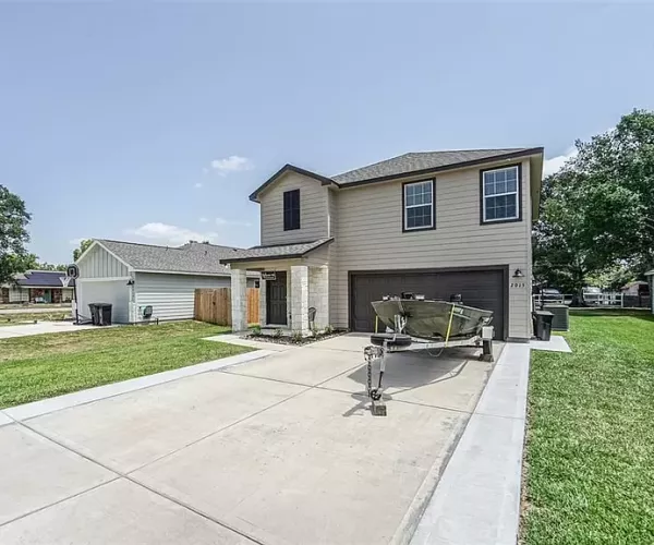 2015 Avenue H, Danbury, TX 77534 (4 bd2.5 ba1,699 sqft)