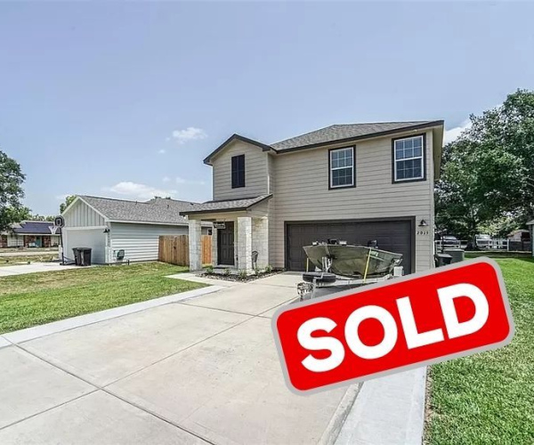 2015 Avenue H, Danbury, TX 77534 (4 bd2.5 ba1,699 sqft)