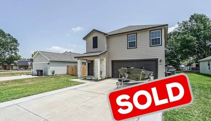 2015 Avenue H, Danbury, TX 77534 (4 bd2.5 ba1,699 sqft)